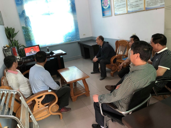 新郑市工商联组织300余人收看“纪念马克思诞辰200周年”直播(图1)