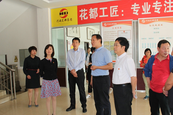 二七区委常委、统战部长唐莉军到非公企业进行实地调研走访(图1) 二七区委常委、统战部长唐莉军到非公企业进行实地调研走访(图1)