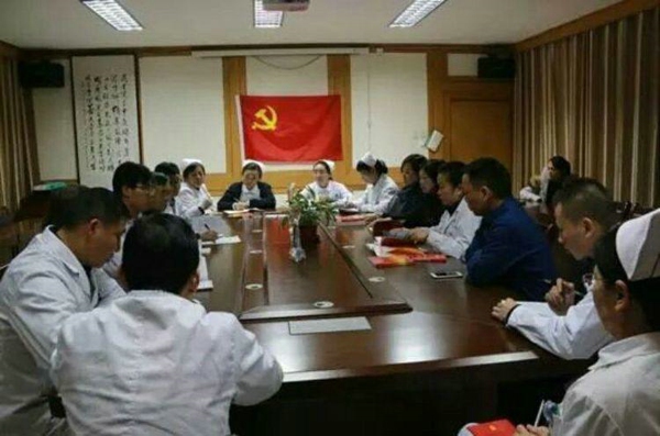 二七区工商联:深挖非公党员发展渠道 助推基层党建提升(图1) 二七区工商联:深挖非公党员发展渠道 助推基层党建提升(图1)