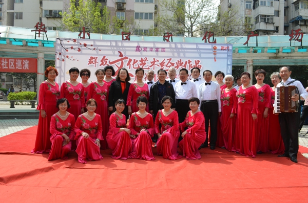 二七区开展群众文化艺术经典作品进社区公益巡演活动(图2)