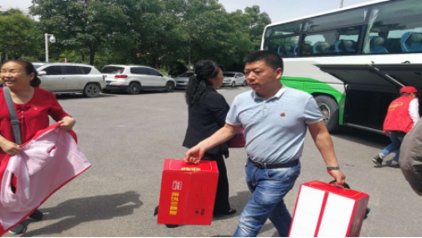 让爱呵护“折翼天使”的成长---金水区商会六一前慰问福利院儿童(图3)