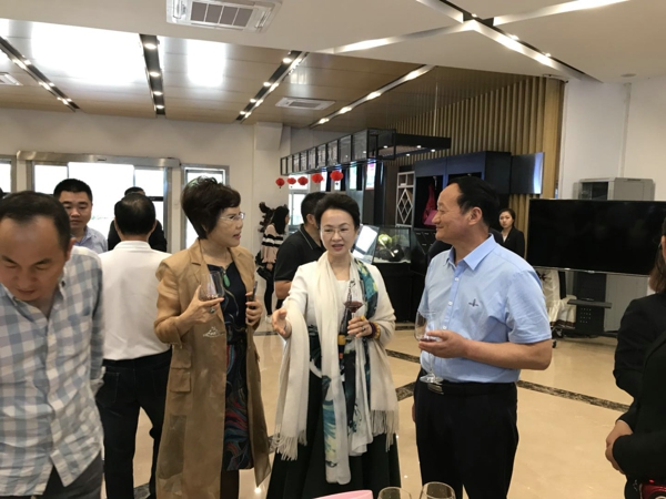 新郑市工商联与原阳县工商联缔结“友好商会”(图3) 新郑市工商联与原阳县工商联缔结“友好商会”(图3)