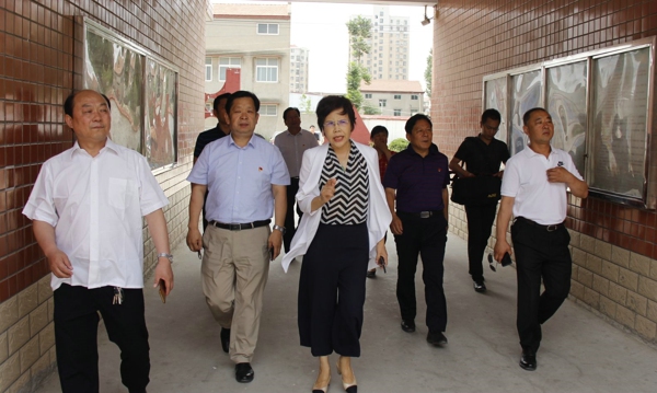 新郑市工商联到新郑市特殊教育学校开展“六一”慰问活动(图1)