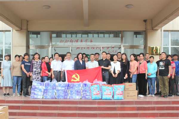 二七区组织爱心企业家到郑州市儿童福利院慰问(图2)