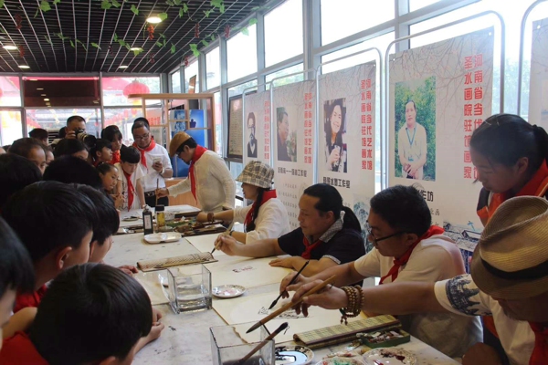 二七区爱心企业家为樱桃沟小学生赠送“六一”特殊礼物(图1) 二七区爱心企业家为樱桃沟小学生赠送“六一”特殊礼物(图1)