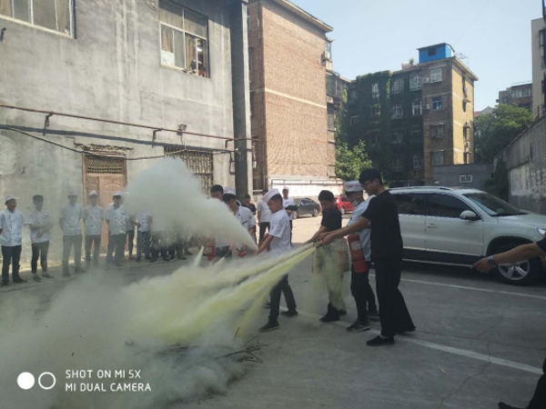 金水区非公企业开展“2018安全生产月”活动(图1)