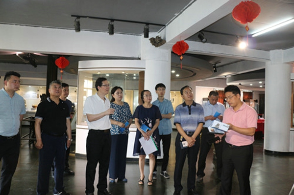 管城区工商联开展会员企业观摩学习交流活动(图1) 管城区工商联开展会员企业观摩学习交流活动(图1)