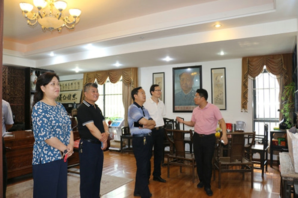 管城区工商联开展会员企业观摩学习交流活动(图2) 管城区工商联开展会员企业观摩学习交流活动(图2)