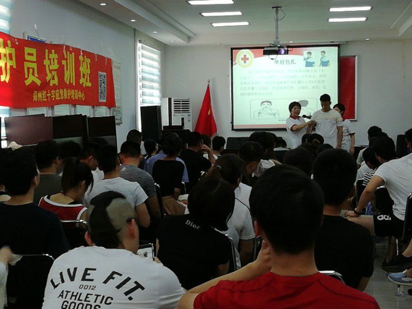 二七区组织非公企业开展应急救护培训活动(图1)