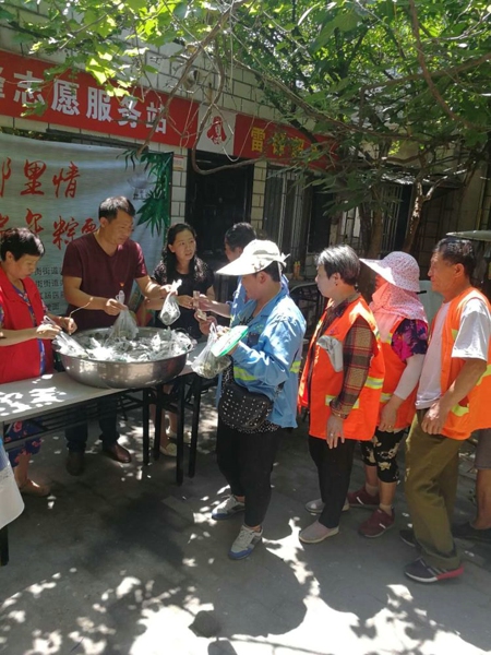 二七区街道商会开展“钓粽子献爱心”活动(图2)