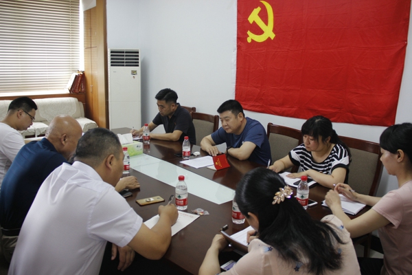 新郑市工商联党支部召开党员“不忘初心,牢记使命”主题活动会议(图2) 新郑市工商联党支部召开党员“不忘初心,牢记使命”主题活动会议(图2)