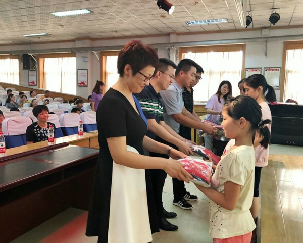 二七区组织辖区企业开展爱心助学捐赠活动(图2)