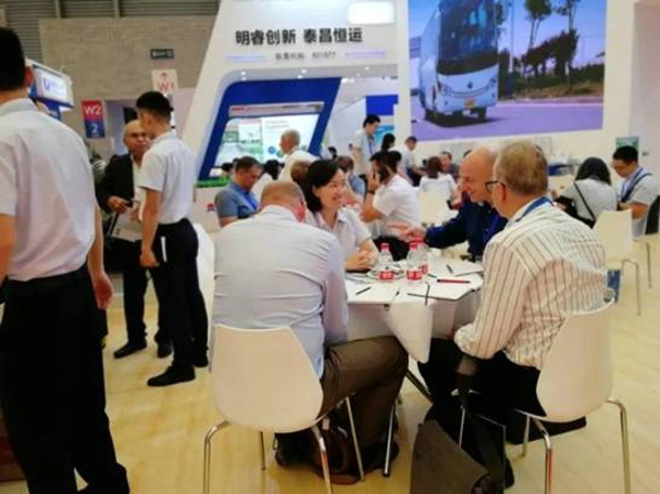 巩义市优秀会员企业-明泰铝业上海铝工业展人气爆棚(图2)