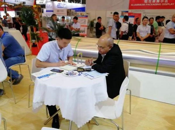 巩义市优秀会员企业-明泰铝业上海铝工业展人气爆棚(图3)