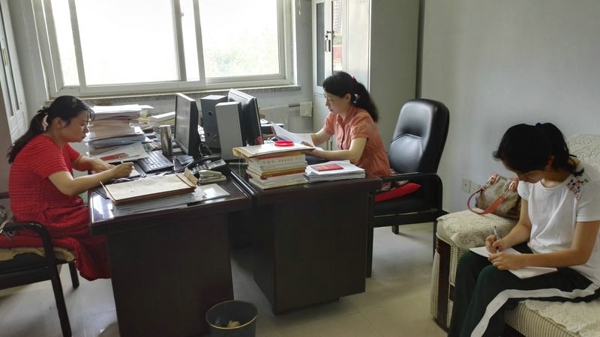 新郑市工商联召开学习贯彻省委十届六次全会暨省委工作会议精神专题会议(图1)