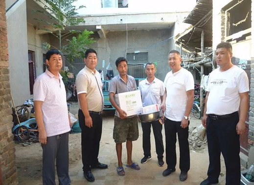 企业帮扶送爱心  精准扶贫暖民心(图3)