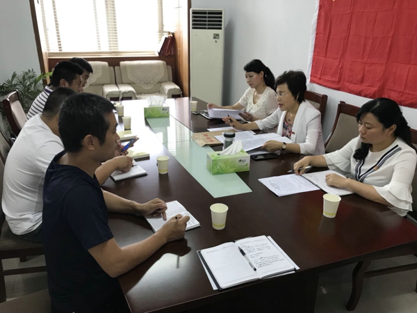 新郑市工商联党支部召开“提高党性修养，争做合格党员”专题组织生活会(图1)