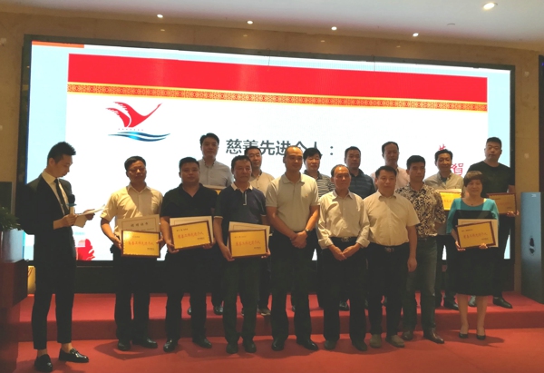 伟德体育直播开奖入口舞阳企业家商会捐资助学先进集体和先进个人表彰会纪实(图3) 伟德体育直播开奖入口舞阳企业家商会捐资助学先进集体和先进个人表彰会纪实(图3)