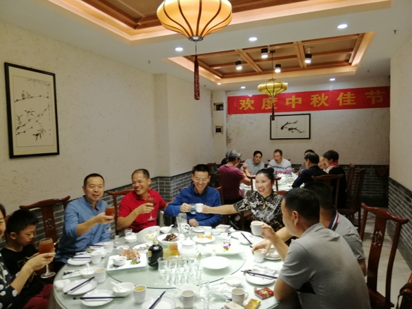 郑州东阳商会中秋佳节慰问在郑乡贤及商会顾问(图2) 郑州东阳商会中秋佳节慰问在郑乡贤及商会顾问(图2)