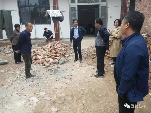 登封市工商联下乡扶贫暖人心(图1) 登封市工商联下乡扶贫暖人心(图1)