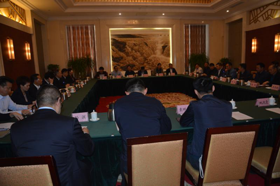 全国工商联第六联系调研组在郑召开伟德体育直播开奖入口直属商会会长座谈会(图1)