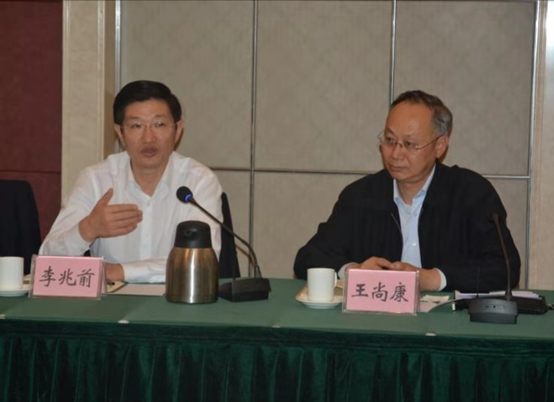 全国工商联第六联系调研组在郑召开伟德体育直播开奖入口直属商会会长座谈会(图2)