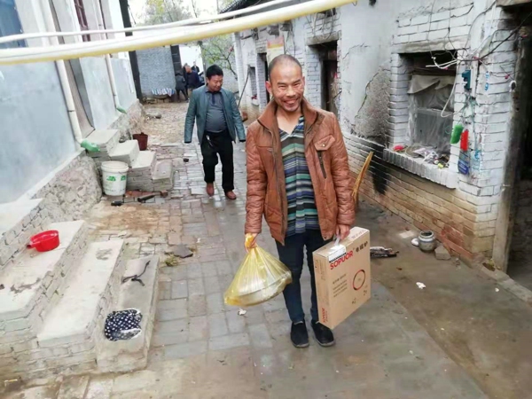 登封市工商联扶真贫、真扶贫(图1)