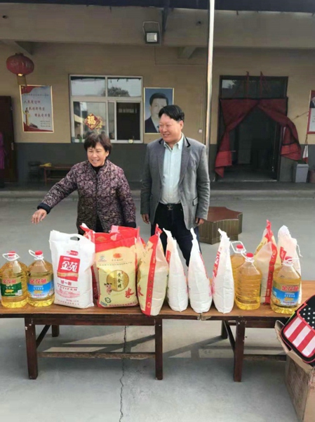 惠济区工商联组织非公企业看望慰问爱心奶奶丁巧荣(图1) 惠济区工商联组织非公企业看望慰问爱心奶奶丁巧荣(图1)