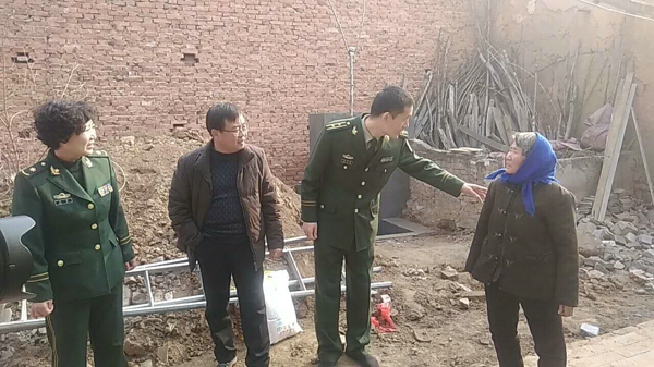 登封市工商联组织贫困户参加义诊活动(图1)