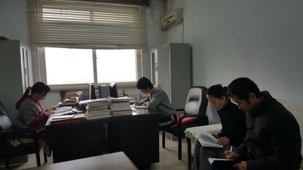 新郑市工商联组织学习抗灾抢险英雄事迹活动(图1) 新郑市工商联组织学习抗灾抢险英雄事迹活动(图1)