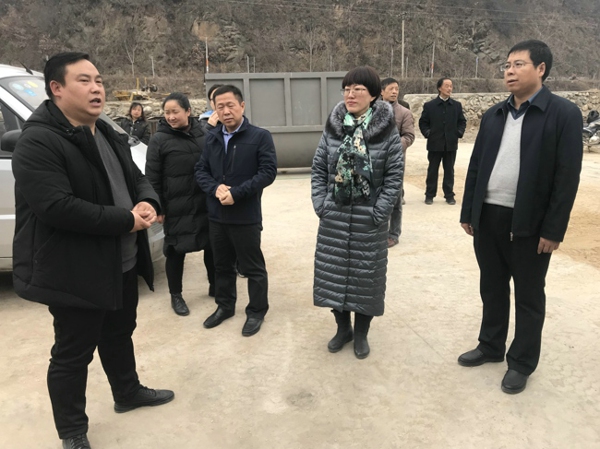 惠济区工商联赴瓦窑沟乡开展结对帮扶活动(图1) 惠济区工商联赴瓦窑沟乡开展结对帮扶活动(图1)