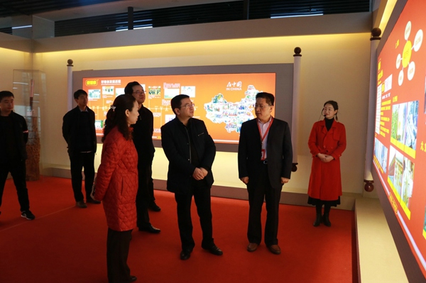 《中国统一战线》杂志社调研组到新郑调研(图1)