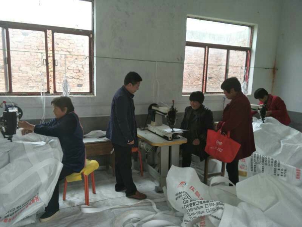 登封市工商联打造就业扶贫车间，促进就近就业精准扶贫(图1)