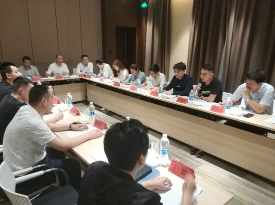 郑州市青年企业家商会筹备组一行到高新区召开座谈会(图1)