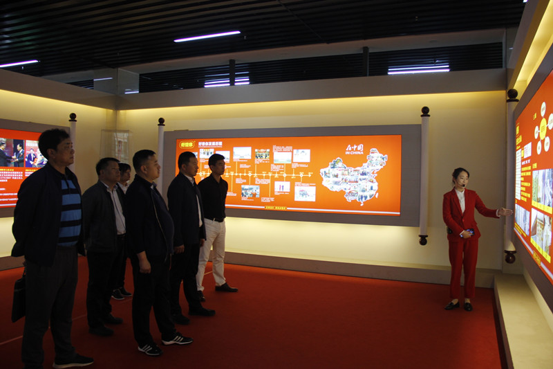 商丘市工商联来新郑检查精准扶贫工作(图1) 商丘市工商联来新郑检查精准扶贫工作(图1)