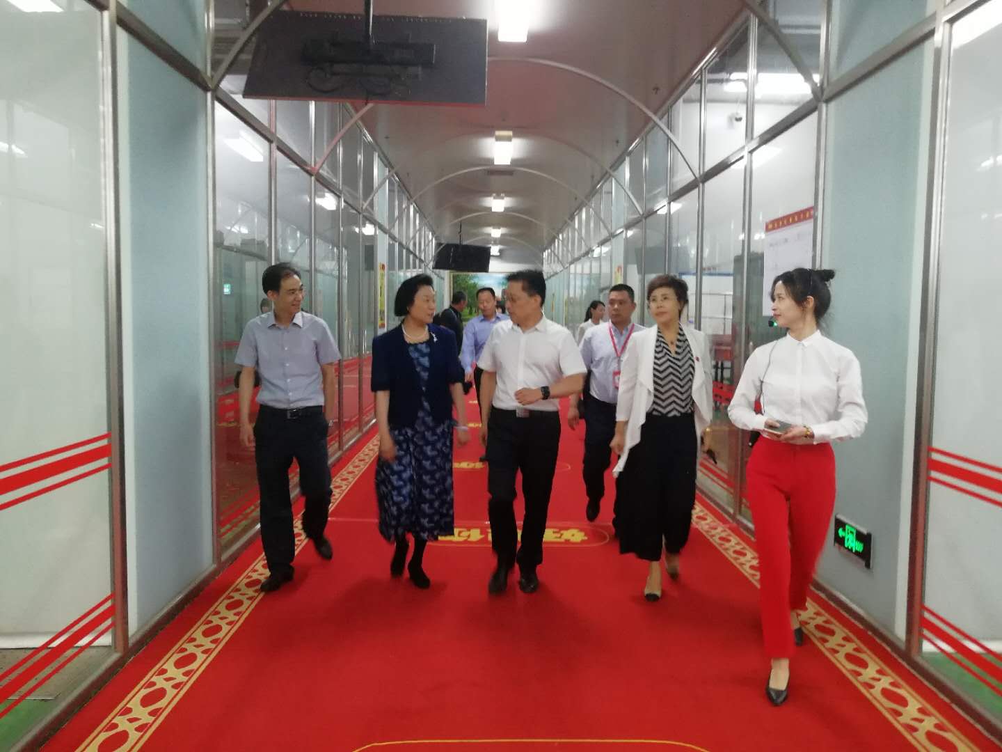 省工商联主席梁静到新郑好想你调研座谈(图3) 省工商联主席梁静到新郑好想你调研座谈(图3)