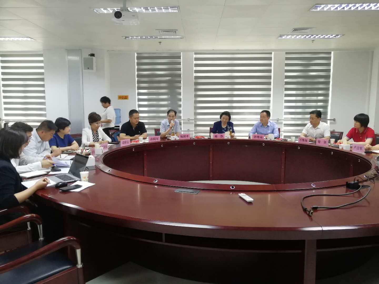 省工商联主席梁静到新郑好想你调研座谈(图4) 省工商联主席梁静到新郑好想你调研座谈(图4)