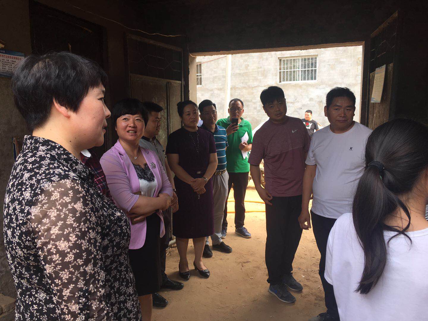 爱心企业“庆六一·迎端午”慰问贫困学生(图1) 爱心企业“庆六一·迎端午”慰问贫困学生(图1)