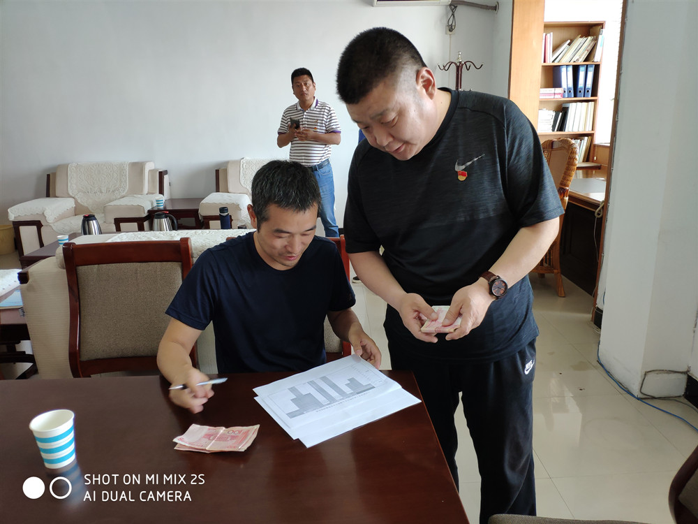 新郑市工商联党支部召开了党员“不忘初心,牢记使命”主题活动会议(图4) 新郑市工商联党支部召开了党员“不忘初心,牢记使命”主题活动会议(图4)