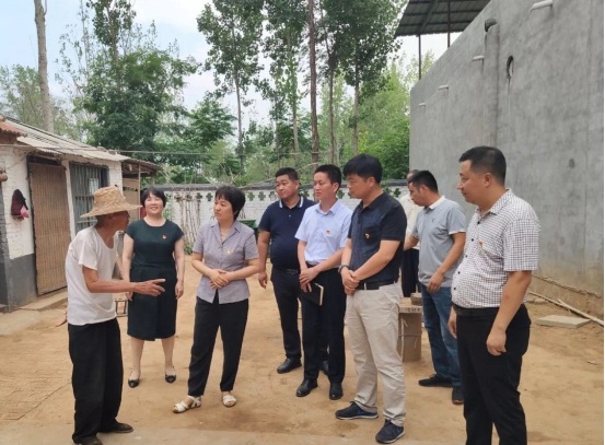 中牟县委统战部、县工商联到黄店镇马庄村走访(图3)