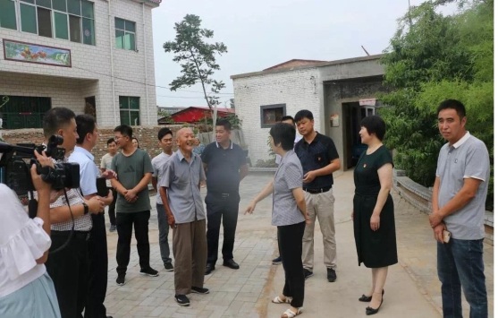 中牟县委统战部、县工商联到黄店镇马庄村走访(图4)