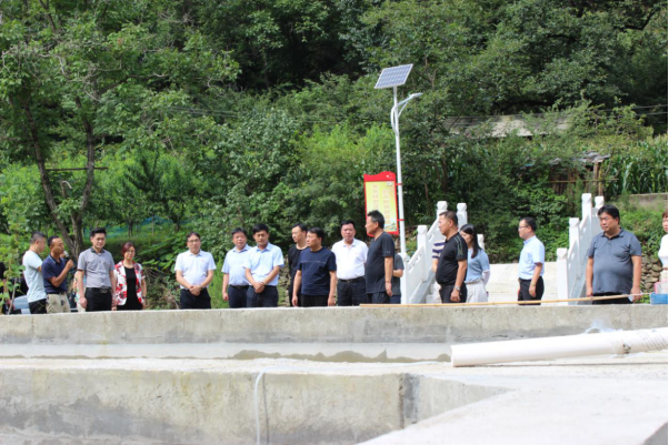 二七区工商联组织部分执委企业赴卢氏县汤河乡、五里川镇开展帮扶调研工作(图1) 二七区工商联组织部分执委企业赴卢氏县汤河乡、五里川镇开展帮扶调研工作(图1)