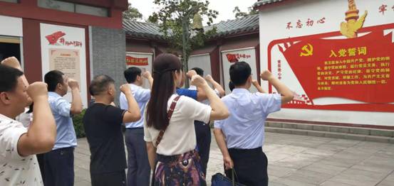 荥阳市工商联干部走进廉政教育基地廉苑(图1)