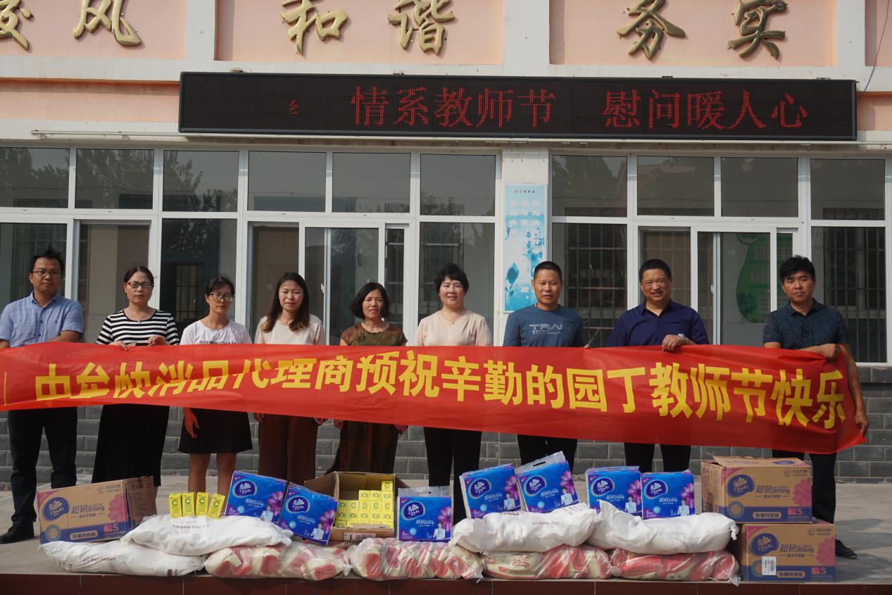 中牟县工商联慰问县光荣院(图2)