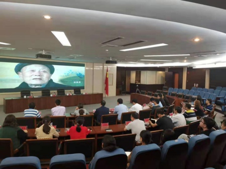 郑州高新区党群工作部召开“不忘初心、  牢记使命”主题教育动员大会(图2)