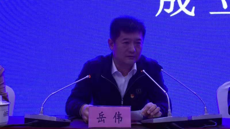 荥阳市青年企业家商会成立(图2) 荥阳市青年企业家商会成立(图2)