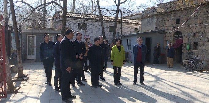 荥阳市工商联组织机关全体人员和工商联12月份轮值主席到红色教育基地--八路军后方医院参观学习(图2)