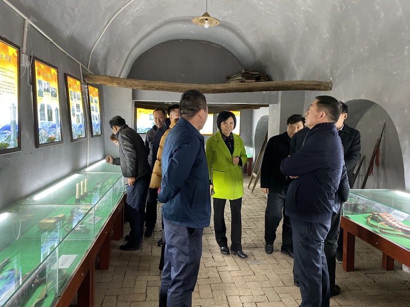 荥阳市工商联组织机关全体人员和工商联12月份轮值主席到红色教育基地--八路军后方医院参观学习(图3)