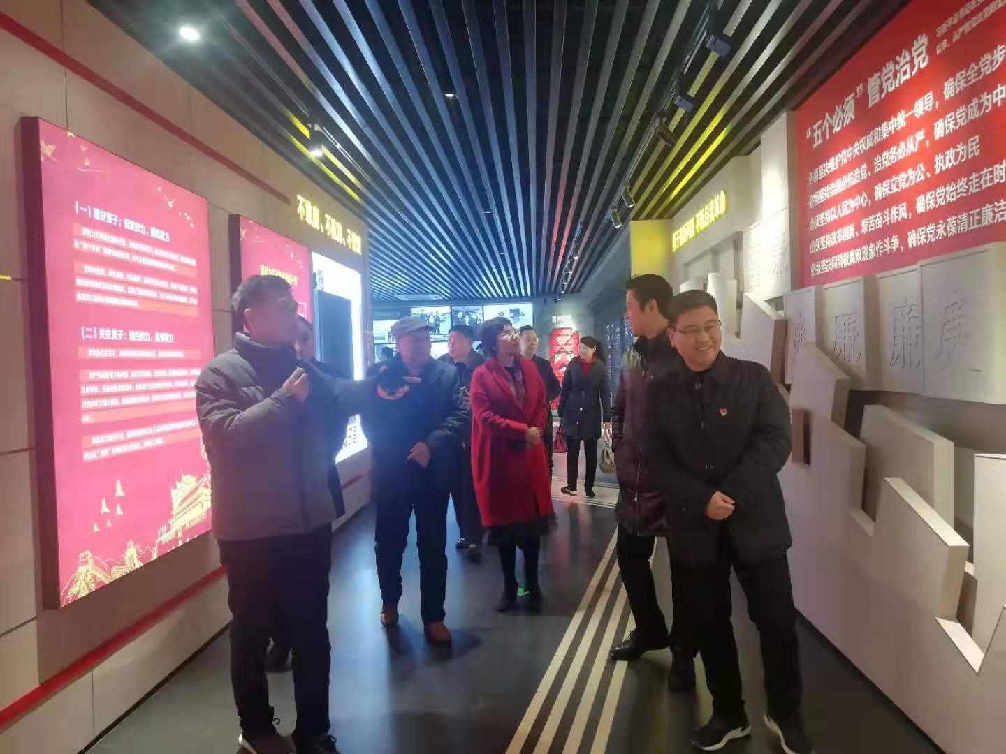 新郑市工商联召开基层商会会长工作会议(图4) 新郑市工商联召开基层商会会长工作会议(图4)