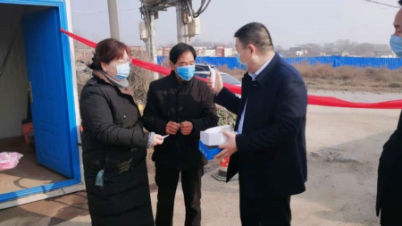 新密市政协副主席、工商联主席宋林祥到岳村镇督导新型冠状病毒疫情防控工作(图2)